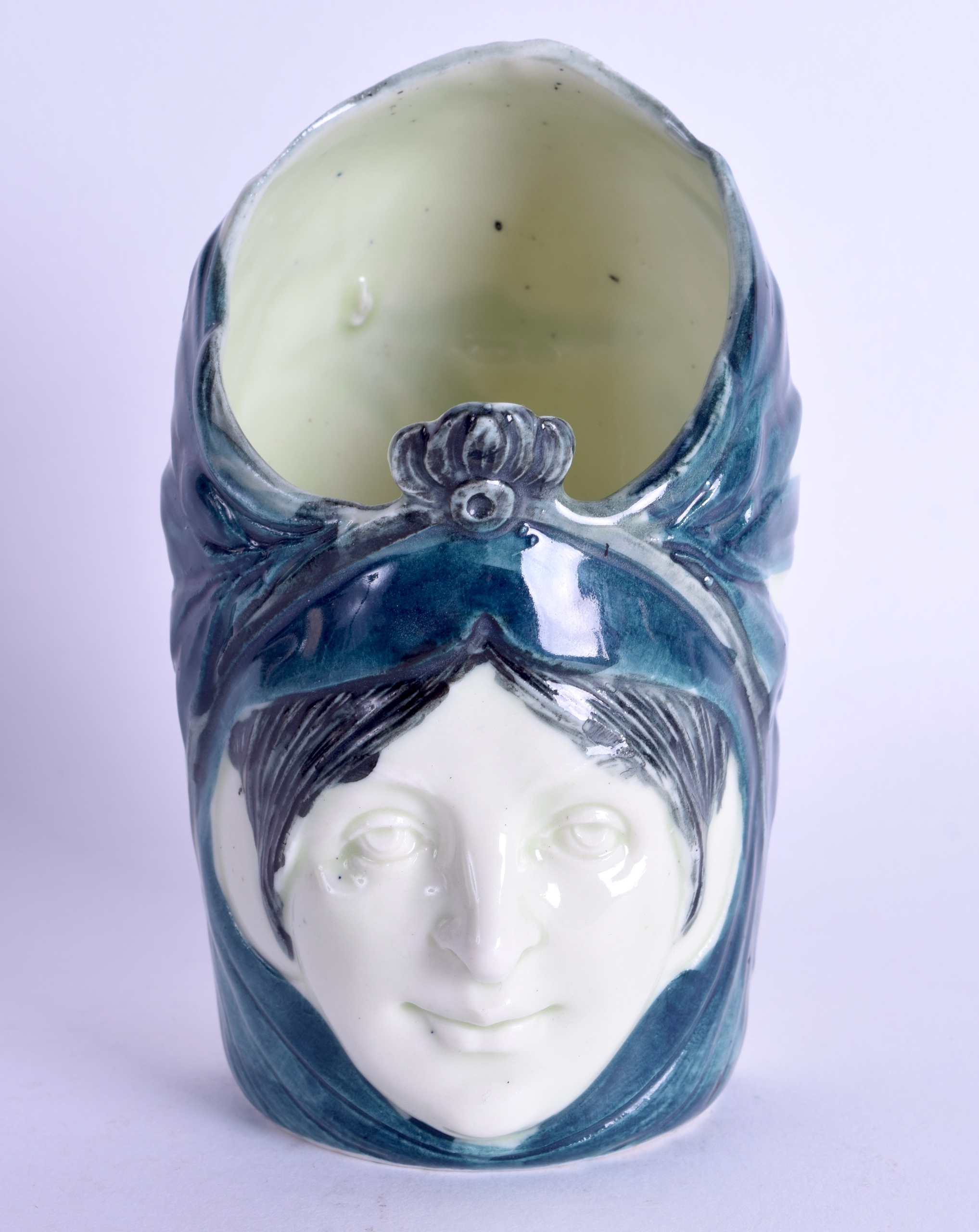 AN UNUSUAL SECESSIONIST MOVEMENT PORCELAIN PEN POT in the form of a stylised female portrait. 13.5