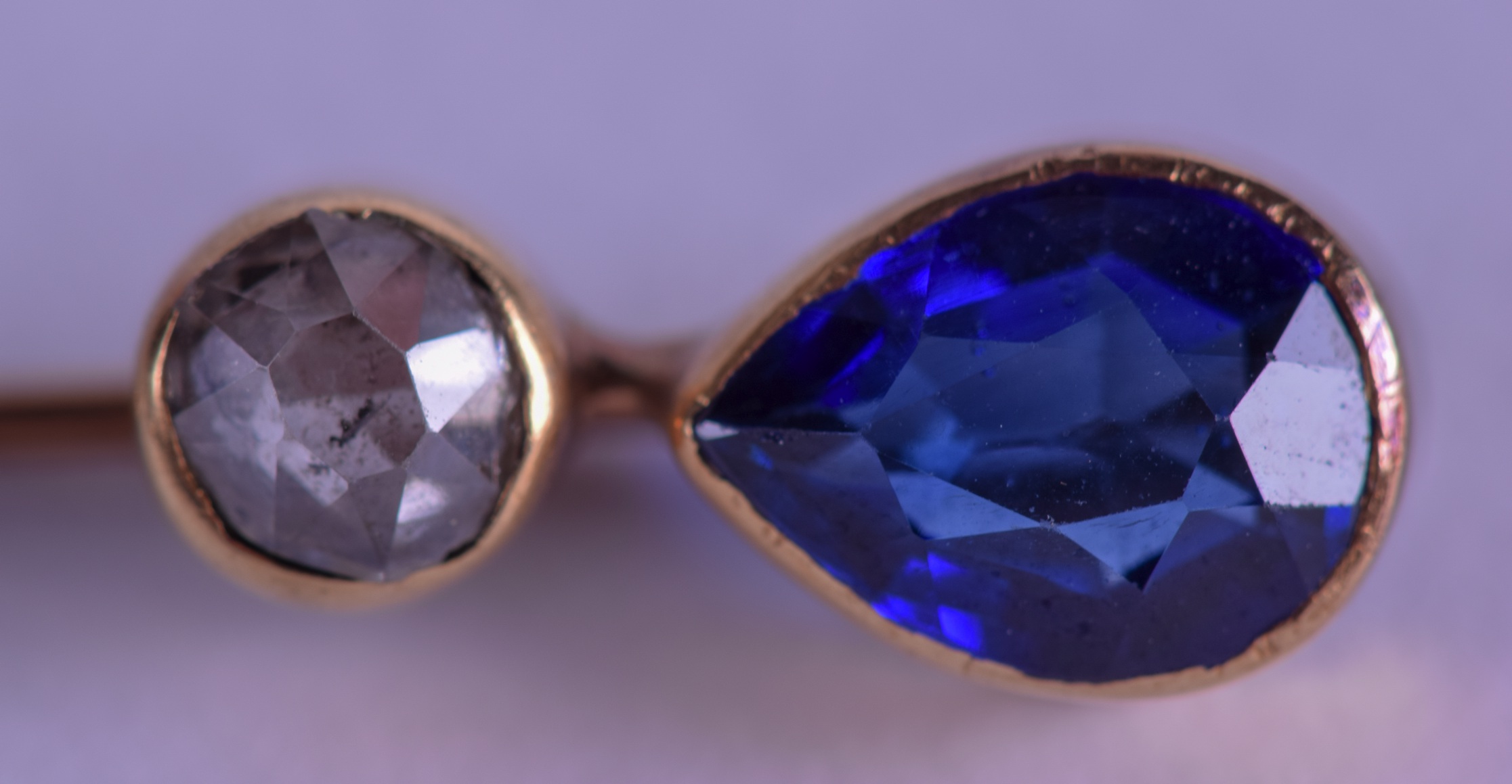 A VICTORIAN GOLD AND SAPPHIRE TIE PIN. 6.75 cm long. - Image 2 of 3