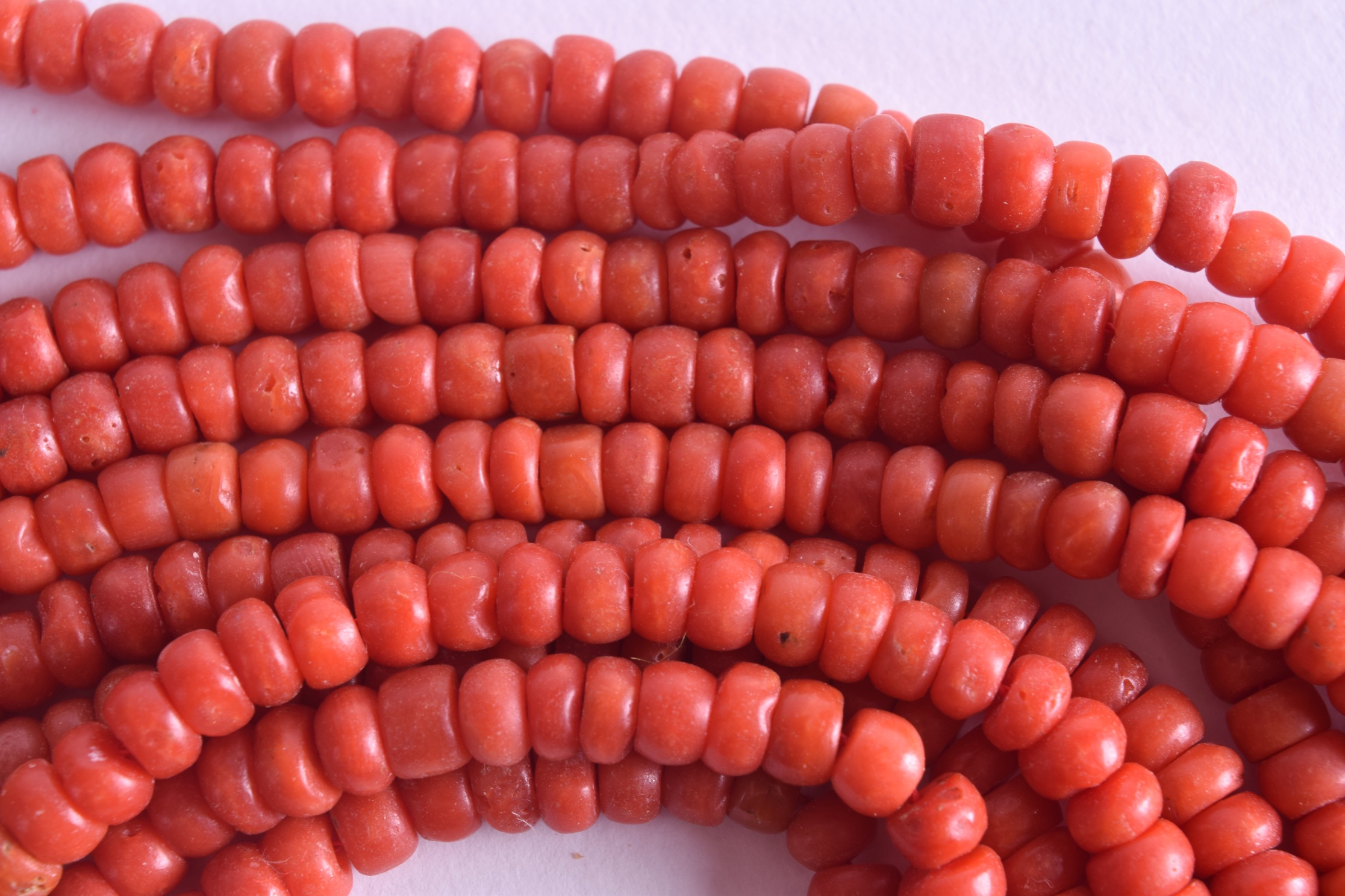 AN 18CT GOLD MOUNTED CORAL NECKLACE. 112 grams. Each strand 84 cm long, each bead 0.3 mm wide. - Image 3 of 3