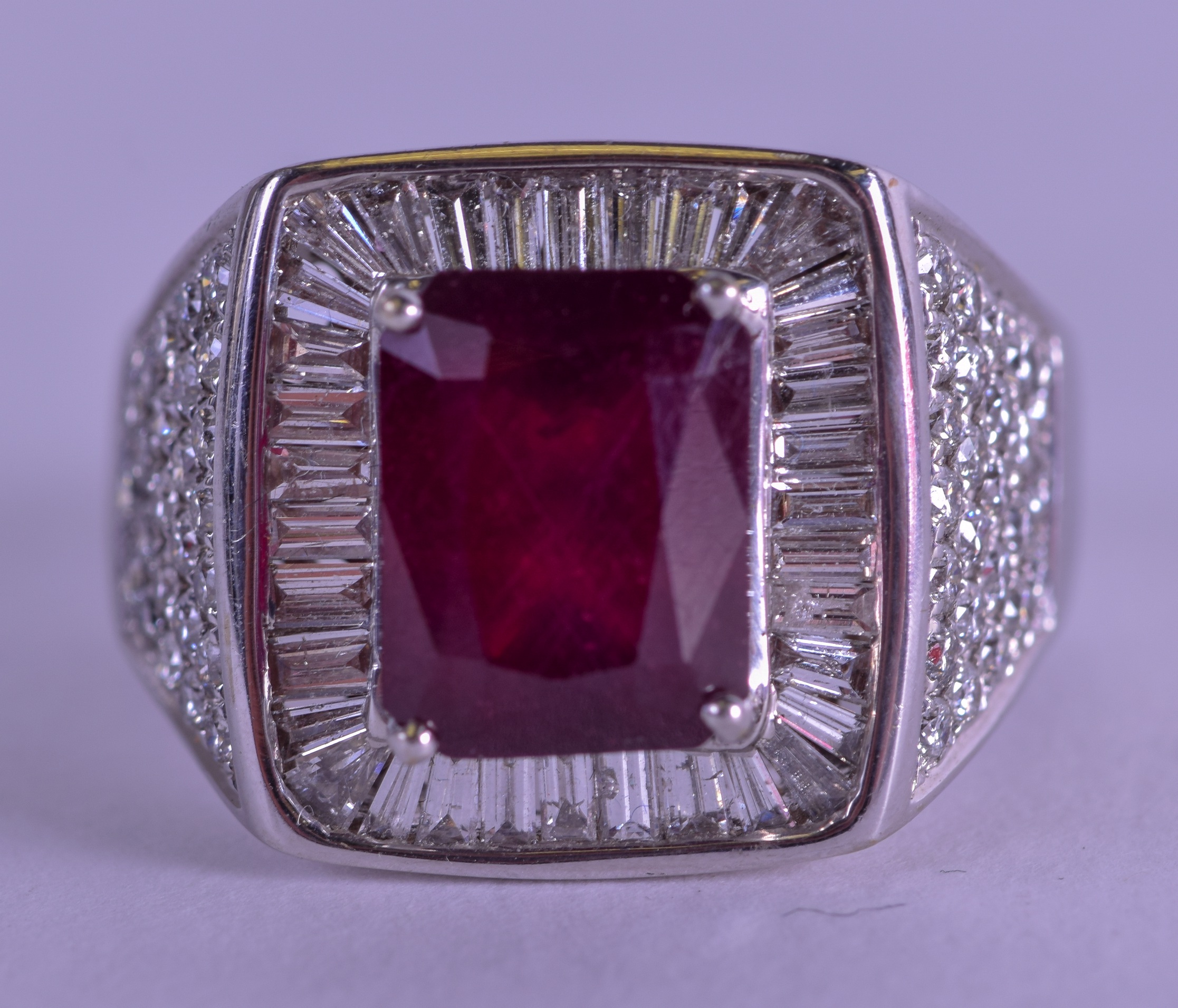 A GOOD 18CT WHITE GOLD AND RUBY DECO STYLE RING. Size W/X.