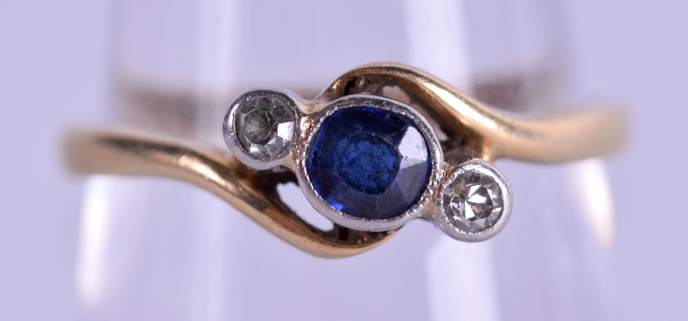 AN ANTIQUE 18CT GOLD DIAMOND AND SAPPHIRE RING. 2.7 grams. Size O.