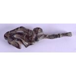 AN UNUSUAL CENTRAL ASIAN BRONZE MONKEY BELT HOOK. 10.5 cm long.