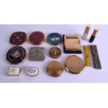 A COLLECTION OF COMPACTS AND PILL BOXES. (qty)