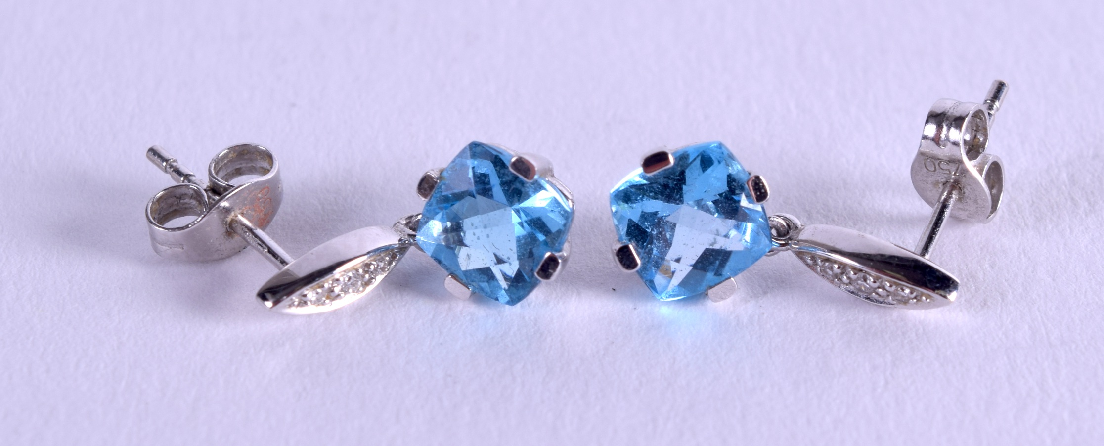 A PAIR OF 18CT WHITE GOLD AQUAMARINE EARRINGS.