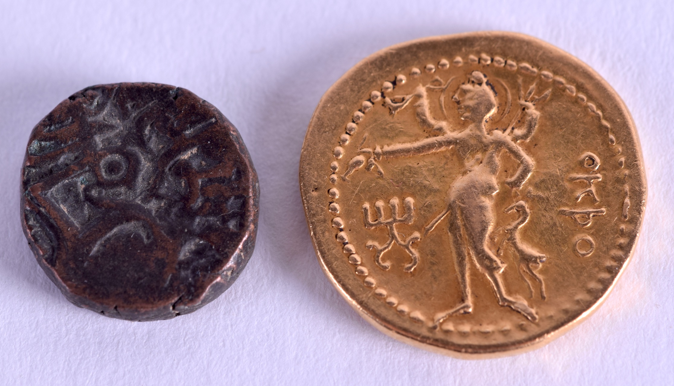 AN EARLY EUROPEAN GOLD COIN possibly Greek, together with another coin. Gold 7.9 grams. (2) - Image 2 of 2