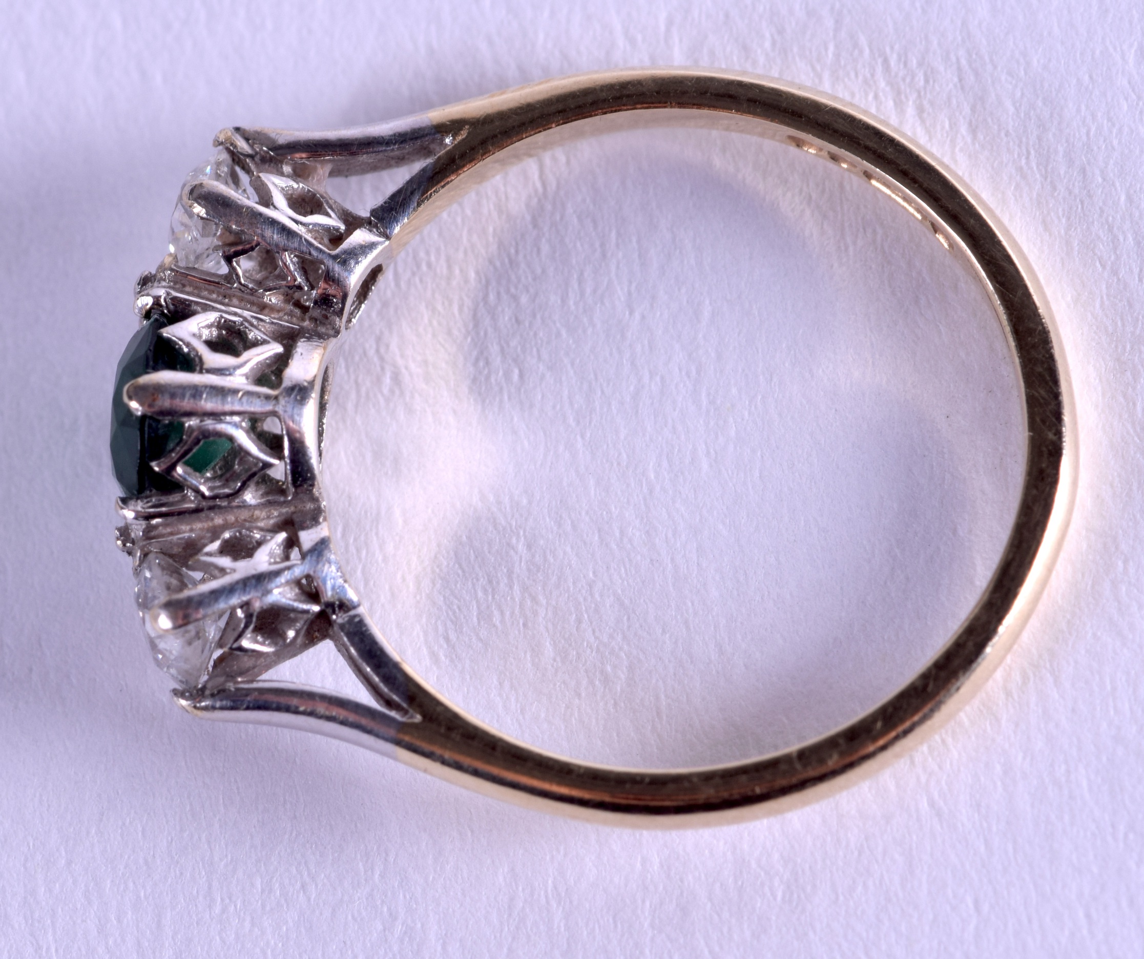 A 9CT GOLD EMERALD AND DIAMOND RING of approx 0.4 cts. 2.6 grams. Size O. - Bild 2 aus 4