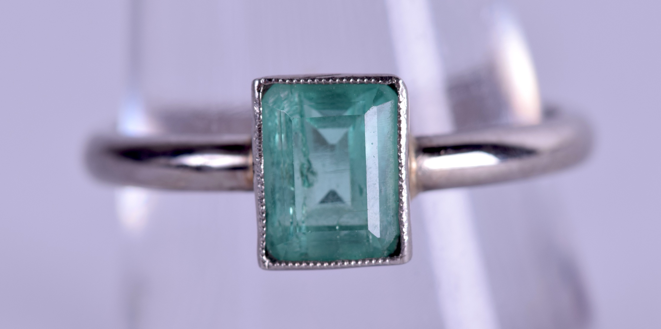 A GOOD PLATINUM AND EMERALD RING. 3.5 grams. Size Q.