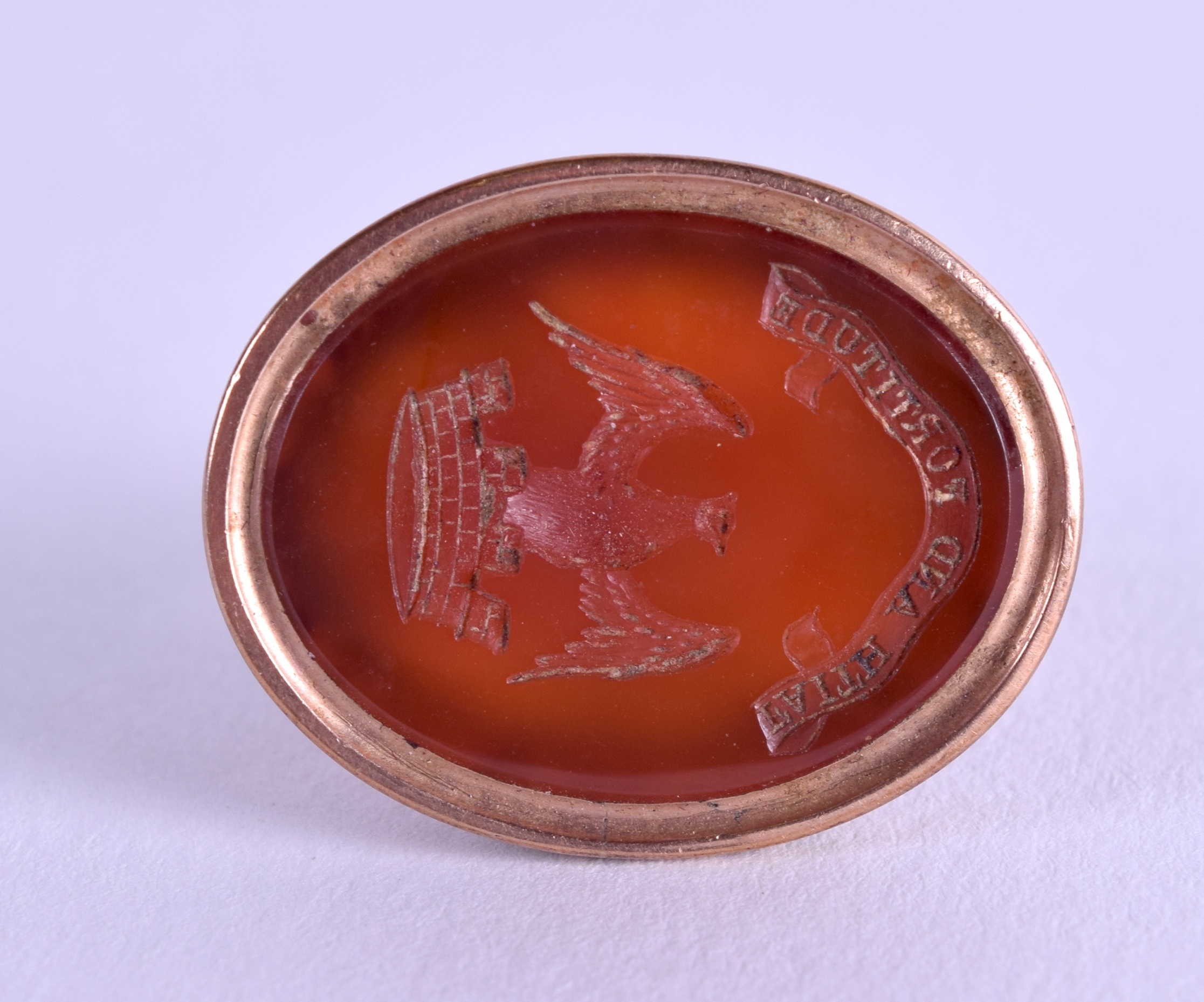 A 19TH CENTURY GOLD AND AGATE FOB SEAL. 3 cm high. - Bild 2 aus 2