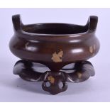 A SMALL CHINESE TWIN HANDLED GOLD SPLASH BRONZE CENSER upon a fitted stand. 6.25 cm wide, internal