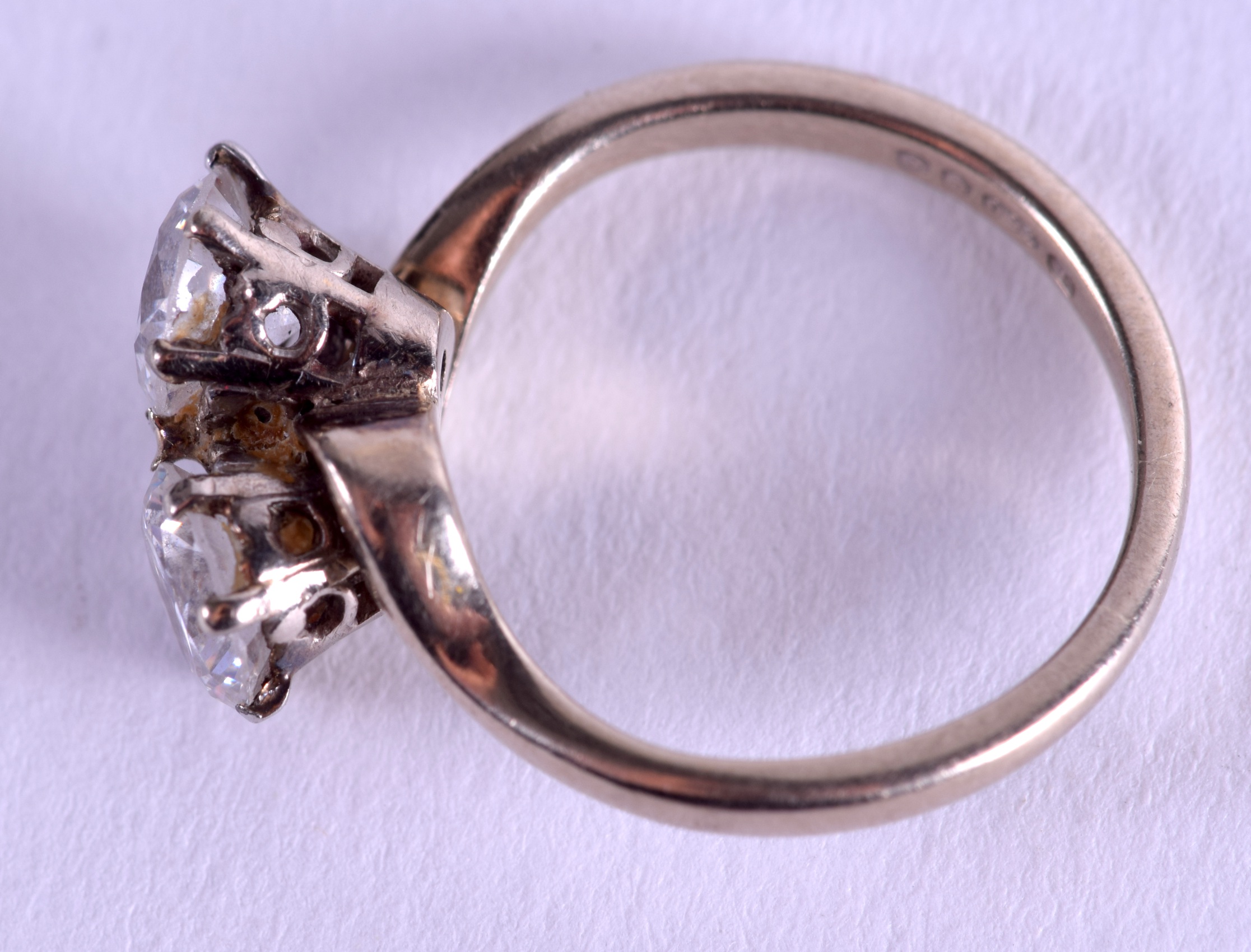 AN 18CT GOLD CROSSOVER 1CT DIAMOND RING. 3.6 grams. Size H/I. - Bild 2 aus 3