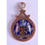 A 9CT GOLD AND ENAMEL ARMORIAL CRESTED PENDANT. 9.1 grams.