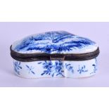 AN 18TH/19TH CENTURY DUTCH DELFT PILL BOX. 7 cm x 4 cm.