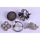 FIVE VARIOUS VINTAGE BROOCHES including a late Victorian silver star example. (5)