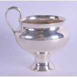 A STYLISH EDWARDIAN SILVER CUP. Chester 1908. 125 grams. 8 cm high.