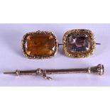 A VICTORIAN GOLD PROPELLING PENCIL together with two brooches. (3)