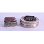 TWO CONTINENTAL SILVER AND HARDSTONE BOXES. 3 cm & 4.5 cm wide. (2)