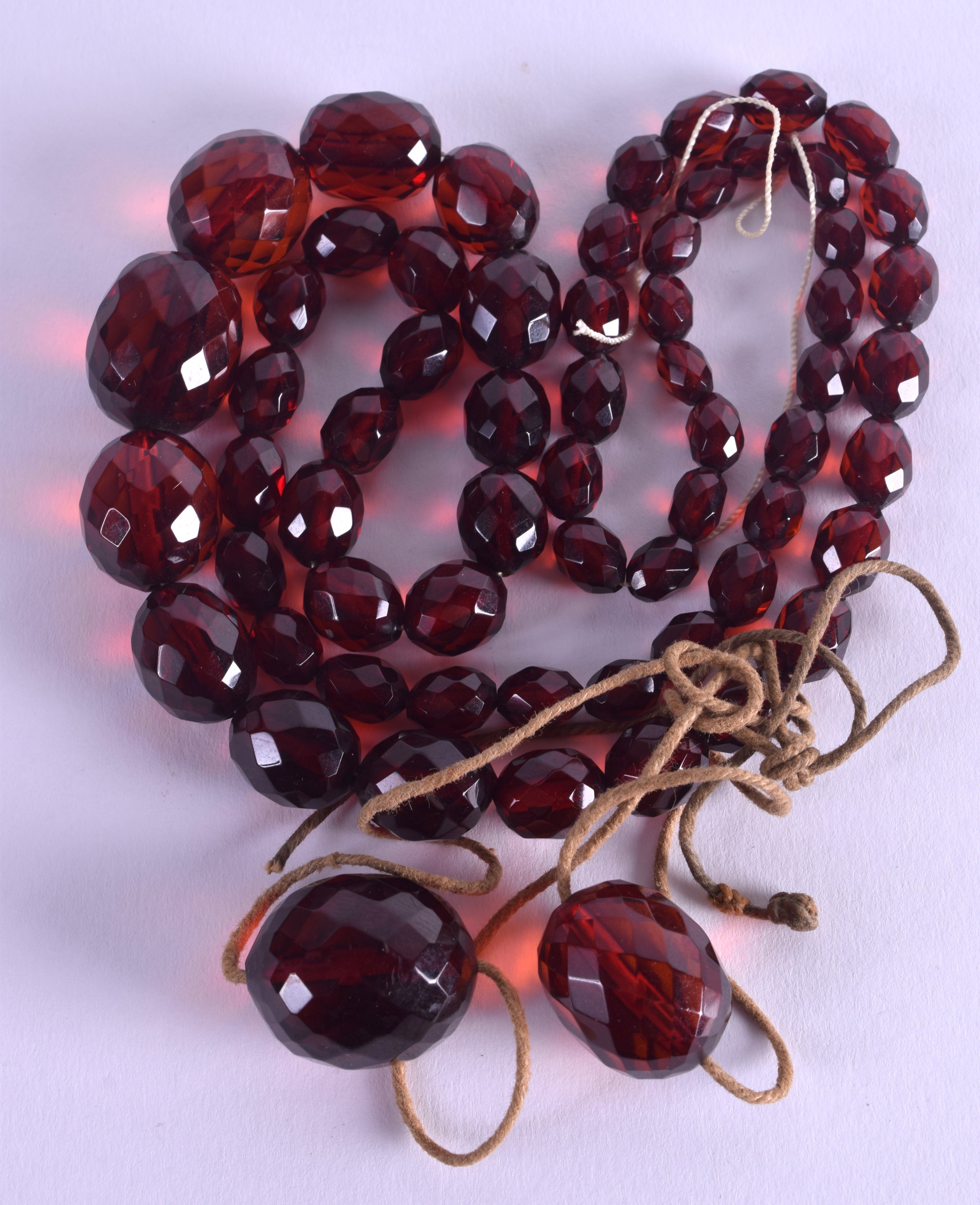 A CHERRY AMBER NECKLACE. 83 grams.