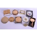 A COLLECTION OF COMPACTS. (qty)