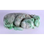 AN UNUSUAL EARLY 20TH CENTURY CHINESE CARVED JADEITE BEAR modelled amongst lingzhi fungus. 8 cm x