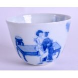 AN EARLY 20TH CENTURY CHINESE BLUE AND WHITE TEABOWL bearing Chenghua marks to base, painted with fi