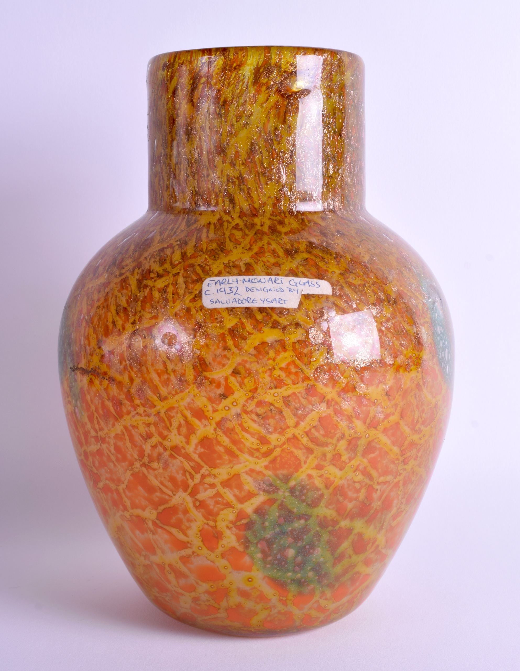 A GOOD EARLY SCOTTISH MONART GLASS VASE C1932 designed by Salvadore Ysart. 26 cm high. - Bild 2 aus 2