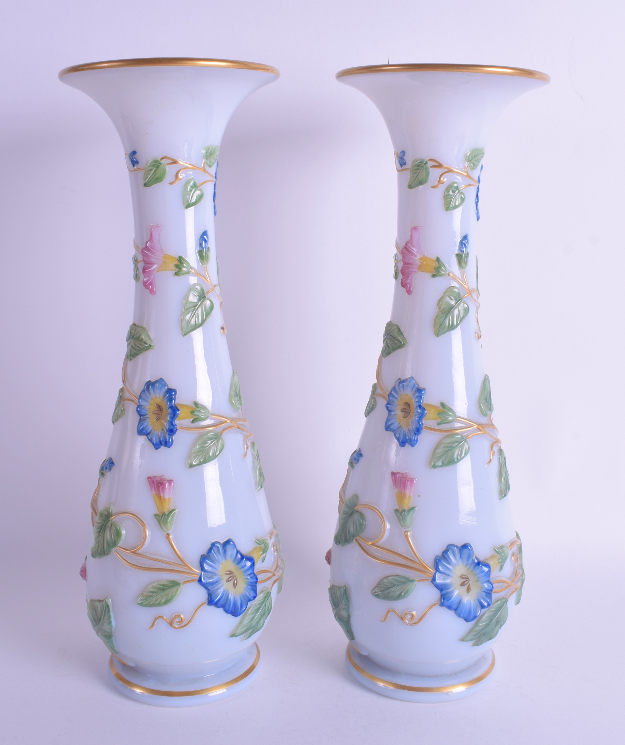 A FINE PAIR OF 19TH CENTURY BACCARAT OPALINE GLASS VASES overlaid with trailing vines and foliage. 3 - Bild 3 aus 3