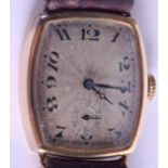 A GOOD 9CT GOLD ART DECO WRISTWATCH. 2.5 cm x 2.5 cm.