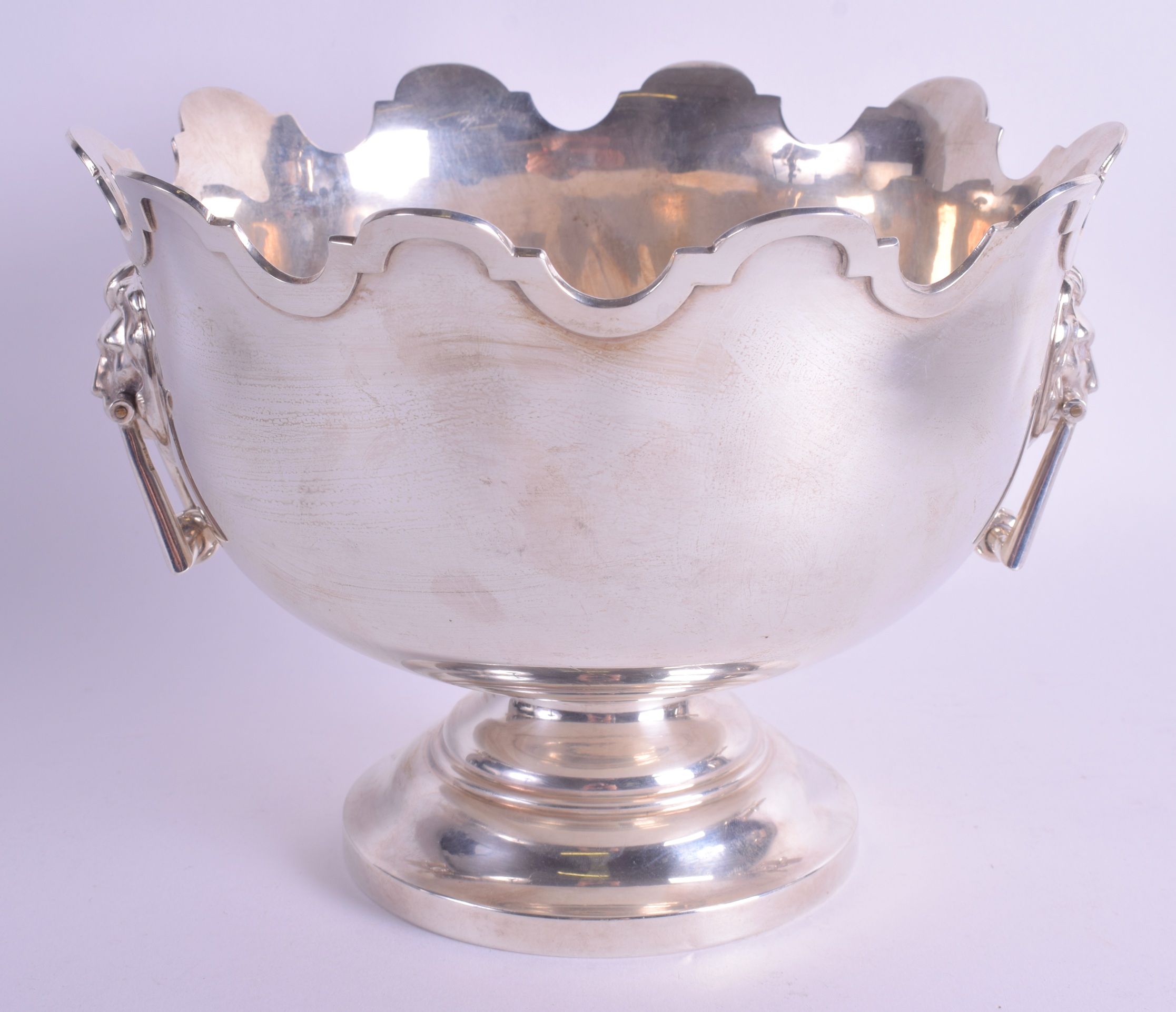 A SILVER MONTEITH BOWL. Sheffield 1921. 22 oz. 20 cm x 15 cm.