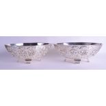 A FINE PAIR OF 19TH CENTURY JAPANESE MEIJI PERIOD OVAL SILVER BOWLS decorated in relief with extensi