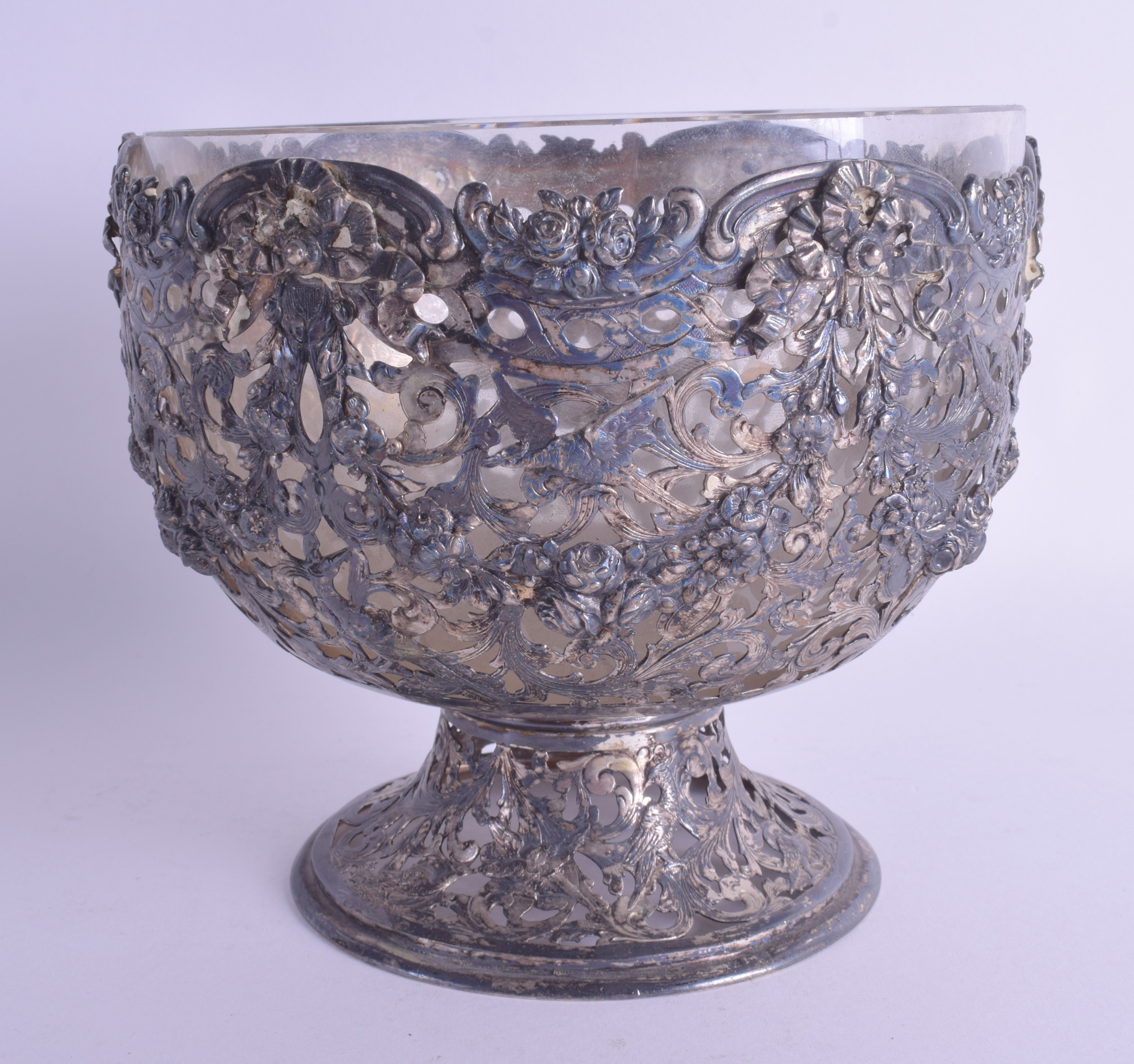 A 19TH CENTURY CONTINENTAL SILVER OPENWORK FRUIT BOWL decorated with foliage. Silver 21.9 oz. 18 cm - Bild 2 aus 2