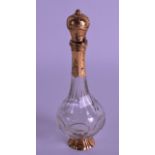A 19TH CENTURY FRENCH 18CT GOLD AND CRYSTAL SCENT BOTTLE within original fitted case. 12 cm high.