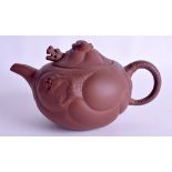 AN EARLY 20TH CENTURY CHINESE YIXING POTTERY TEAPOT AND COVER Qing, decorated with a dragon. 18 cm w