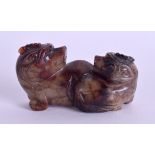 AN 18TH/19TH CENTURY CHINESE CARVED MUTTON BLOOD JADE FIGURE OF TWO BEASTS Qing. 7.25 cm wide.