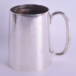 AN ART DECO SILVER GOLFING TANKARD. Birmingham 1927. 8.5 oz. 11 cm high.