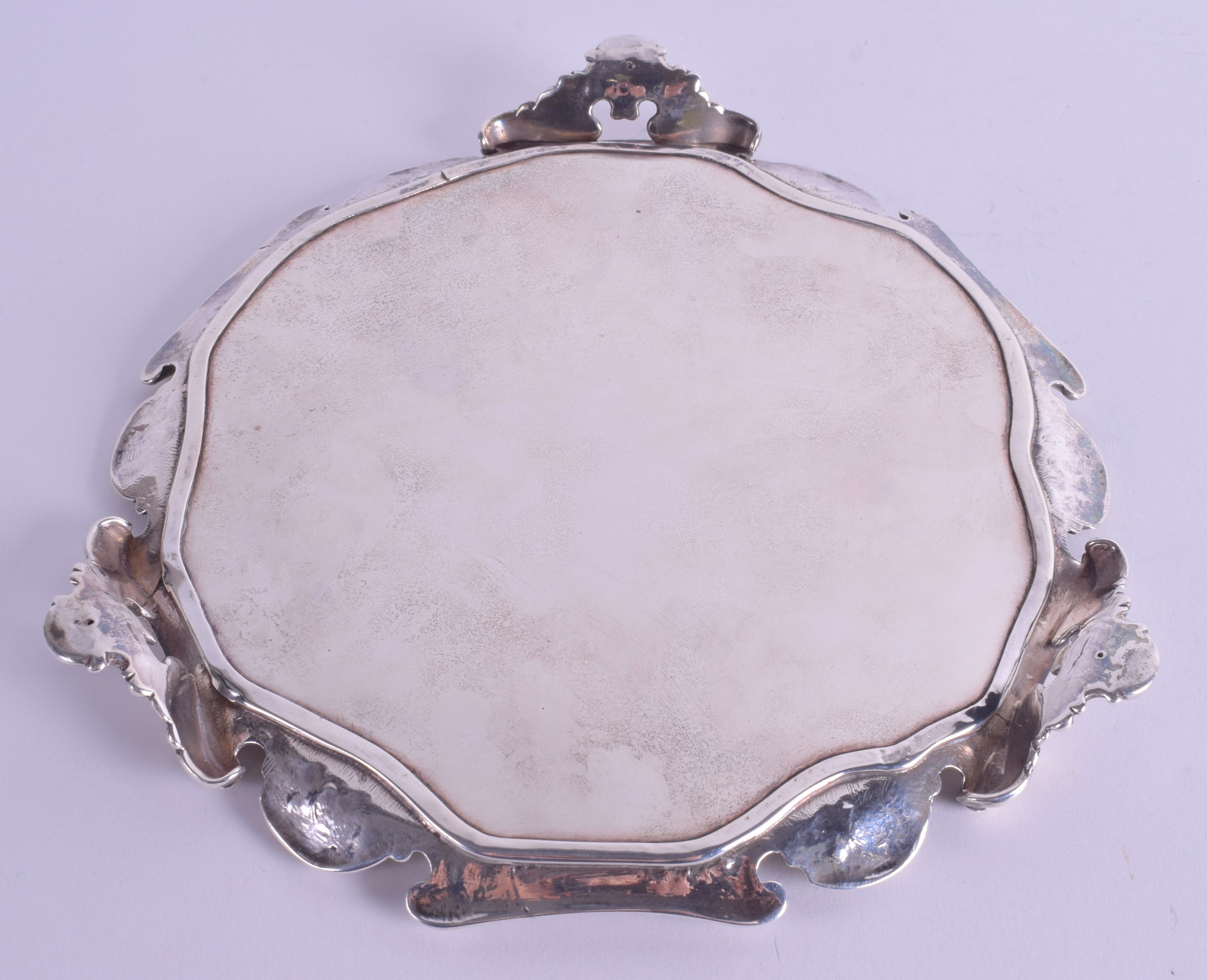 A VICTORIAN SILVER SALVER by Roberts & Slater. Sheffield 1854. 11 oz. 11 cm wide. - Bild 2 aus 3