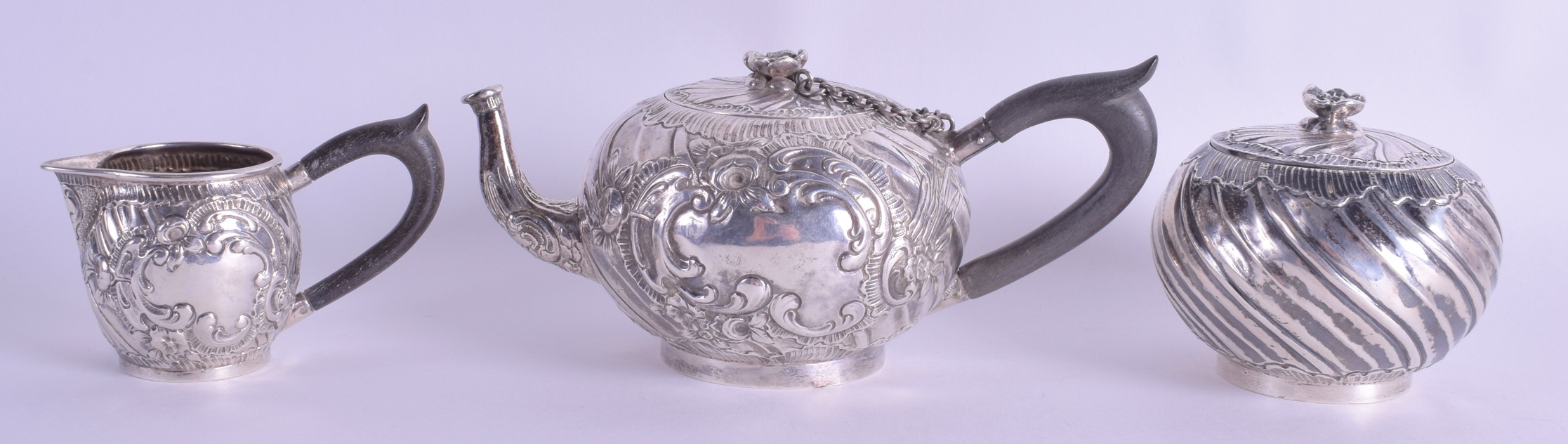 A 19TH CENTURY GERMAN SILVER THREE PIECE BREAKFAST SET. English import marks or 1890. 13 oz. (3) - Bild 2 aus 5