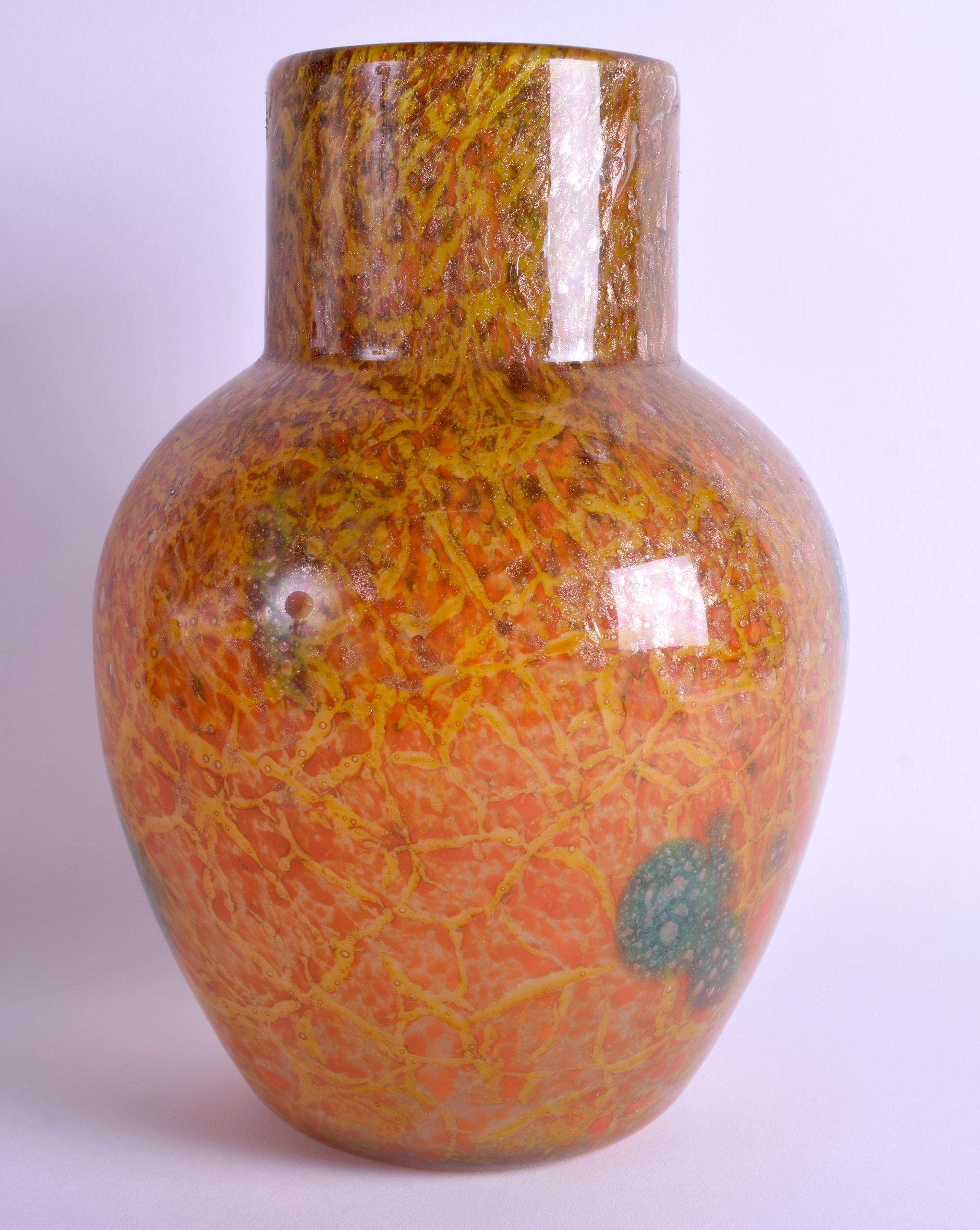 A GOOD EARLY SCOTTISH MONART GLASS VASE C1932 designed by Salvadore Ysart. 26 cm high.