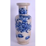 A 19TH CENTURY CHINESE BLUE AND WHITE ROULEAU VASE painted with warriors on horseback. 25 cm high.