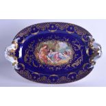 A LARGE EARLY 20TH CENTURY VIENNA PORCELAIN SERVING DISH decorated with a romantic scene upon a blue