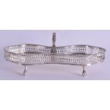 AN 18TH/19TH CENTURY SILVER OPEN WORK TRAY with central crest. Sheffield. 5.5 oz. 20 cm wide.