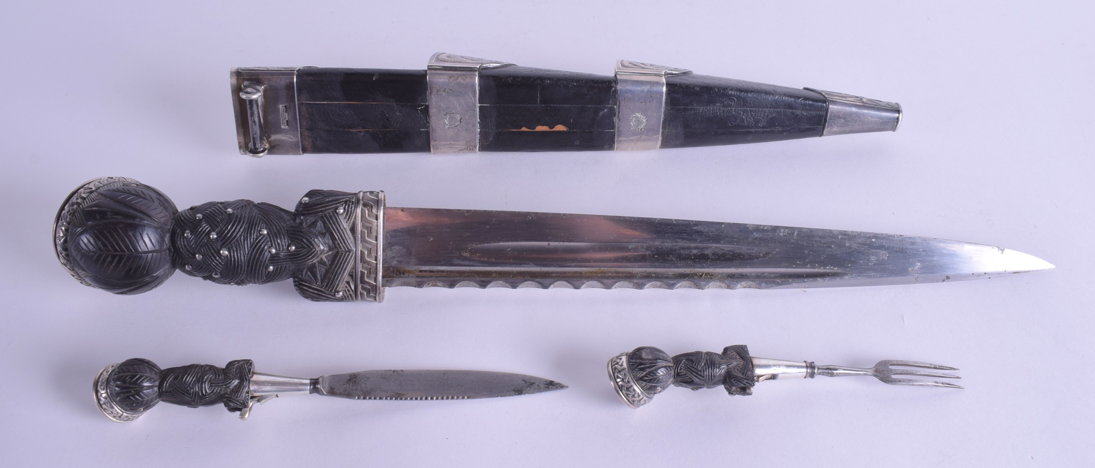 A LATE 19TH CENTURY SCOTTISH WHITE METAL ROYAL SCOTS OFFICERS DIRK DAGGER by R & HB Kirkwood of Edin - Bild 2 aus 3