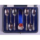 A CASED SET OF VICTORIAN SILVER SPOONS. London 1893. 3 oz.