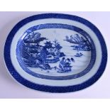 AN 18TH CENTURY CHINESE EXPORT BLUE AND WHITE DISH Qianlong, painted with landscapes. 28 cm x 23 cm.