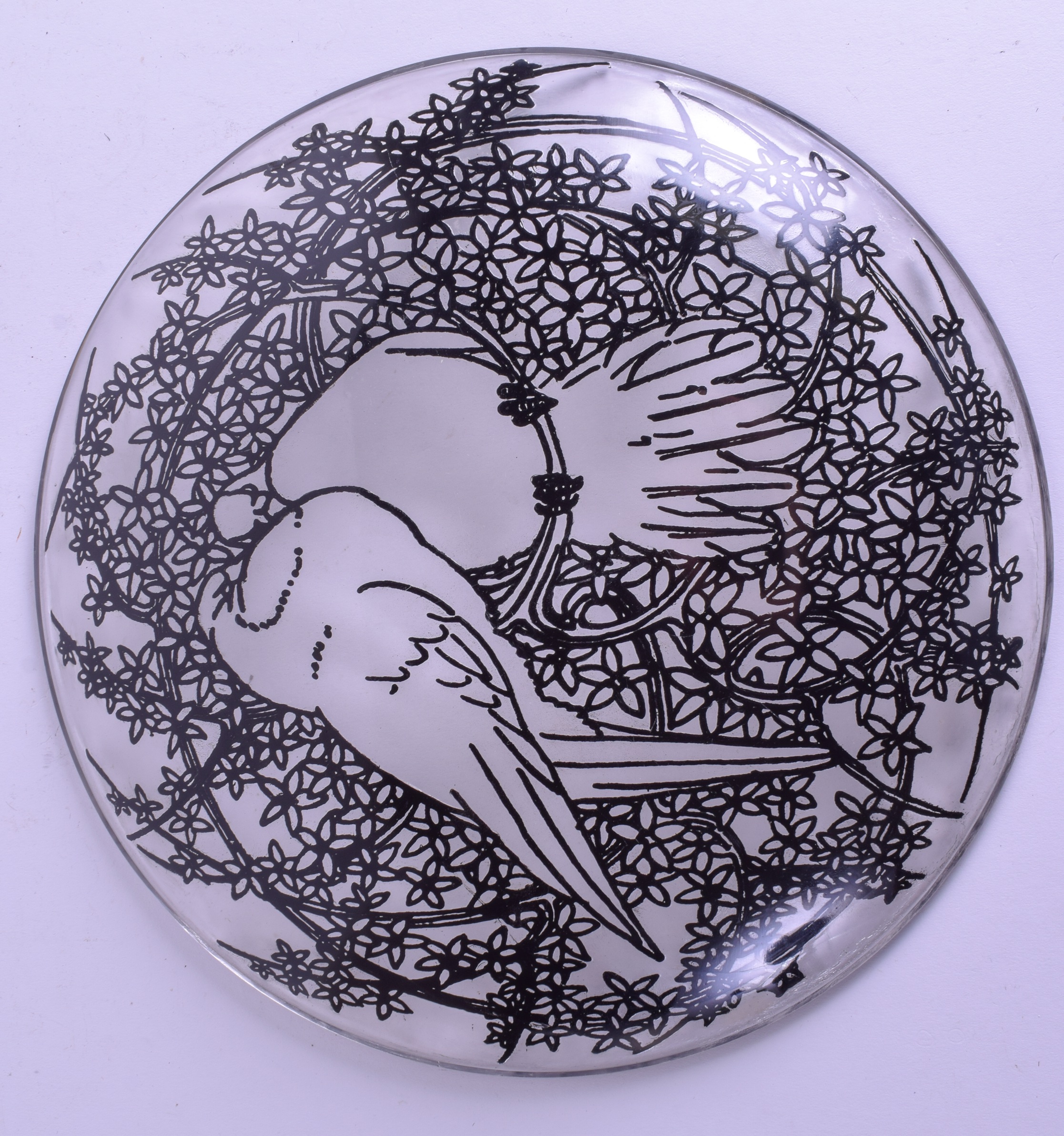 AN UNUSUAL FRENCH LALIQUE GLASS DISH decorated with two love birds amongst foliage. 36 cm diameter. - Bild 2 aus 3
