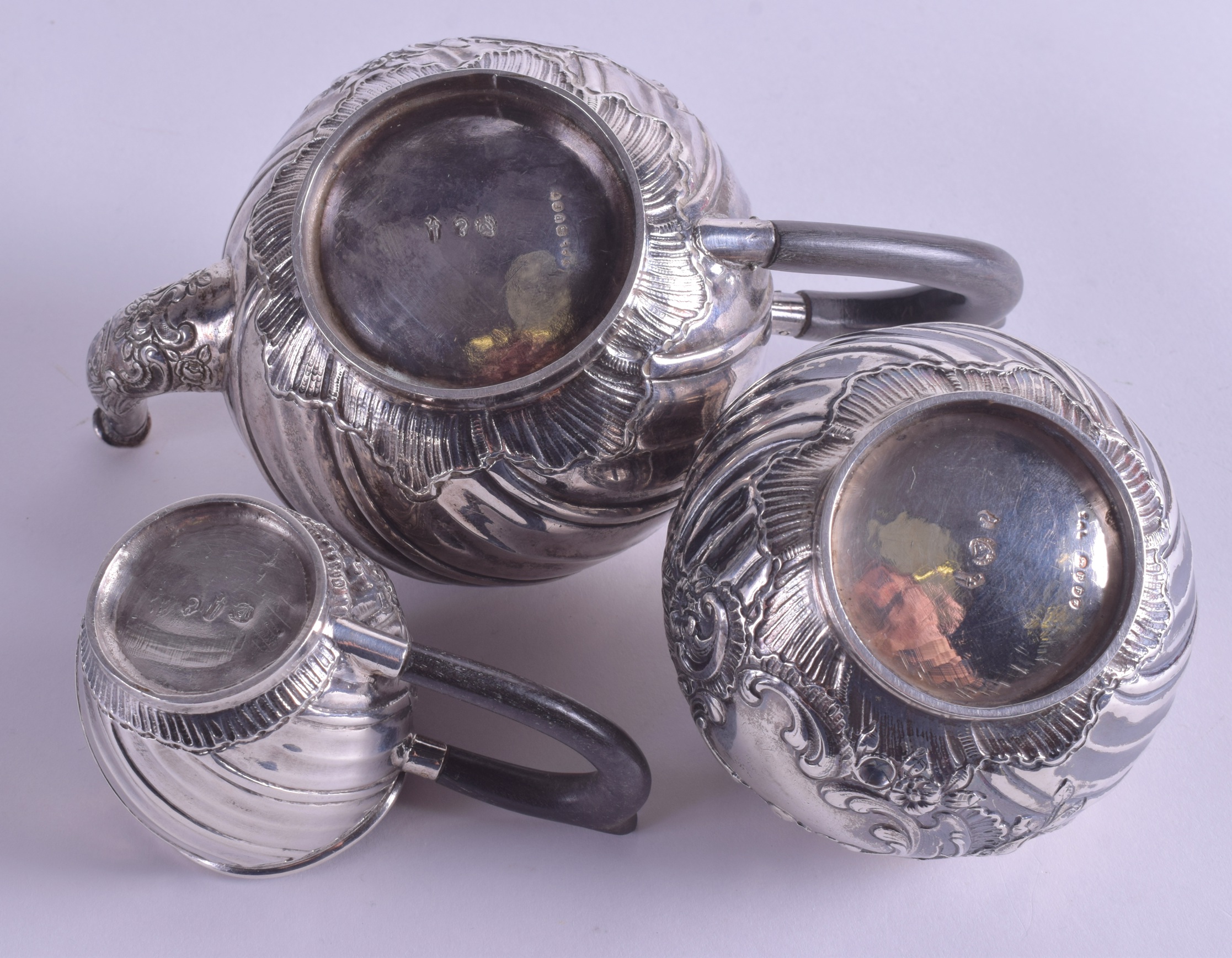 A 19TH CENTURY GERMAN SILVER THREE PIECE BREAKFAST SET. English import marks or 1890. 13 oz. (3) - Bild 4 aus 5