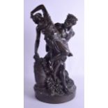 A GOOD LARGE 19TH CENTURY CONTINENTAL BRONZE FIGURAL GROUP After the Antique, modelled as a crowned