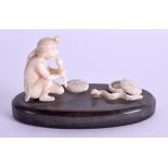 A LATE 19TH CENTURY INDIAN CARVED IVORY AND HORN SNAKE CHARMER. 8.5 cm wide.