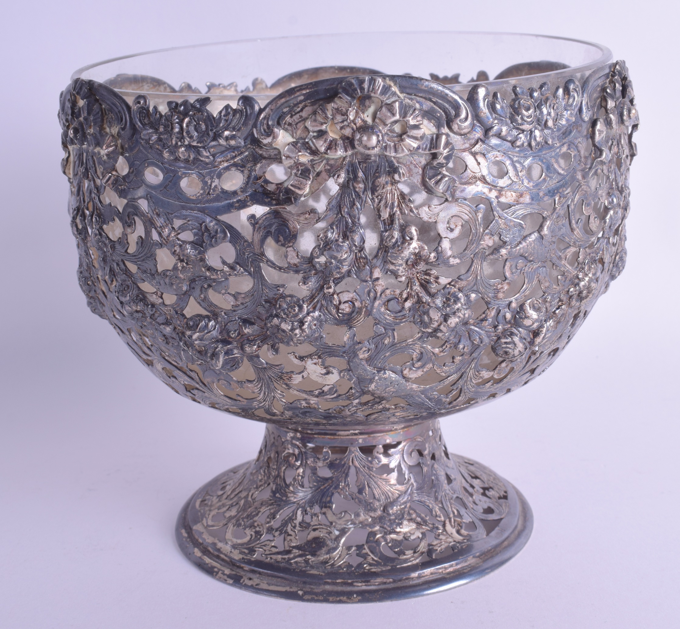 A 19TH CENTURY CONTINENTAL SILVER OPENWORK FRUIT BOWL decorated with foliage. Silver 21.9 oz. 18 cm