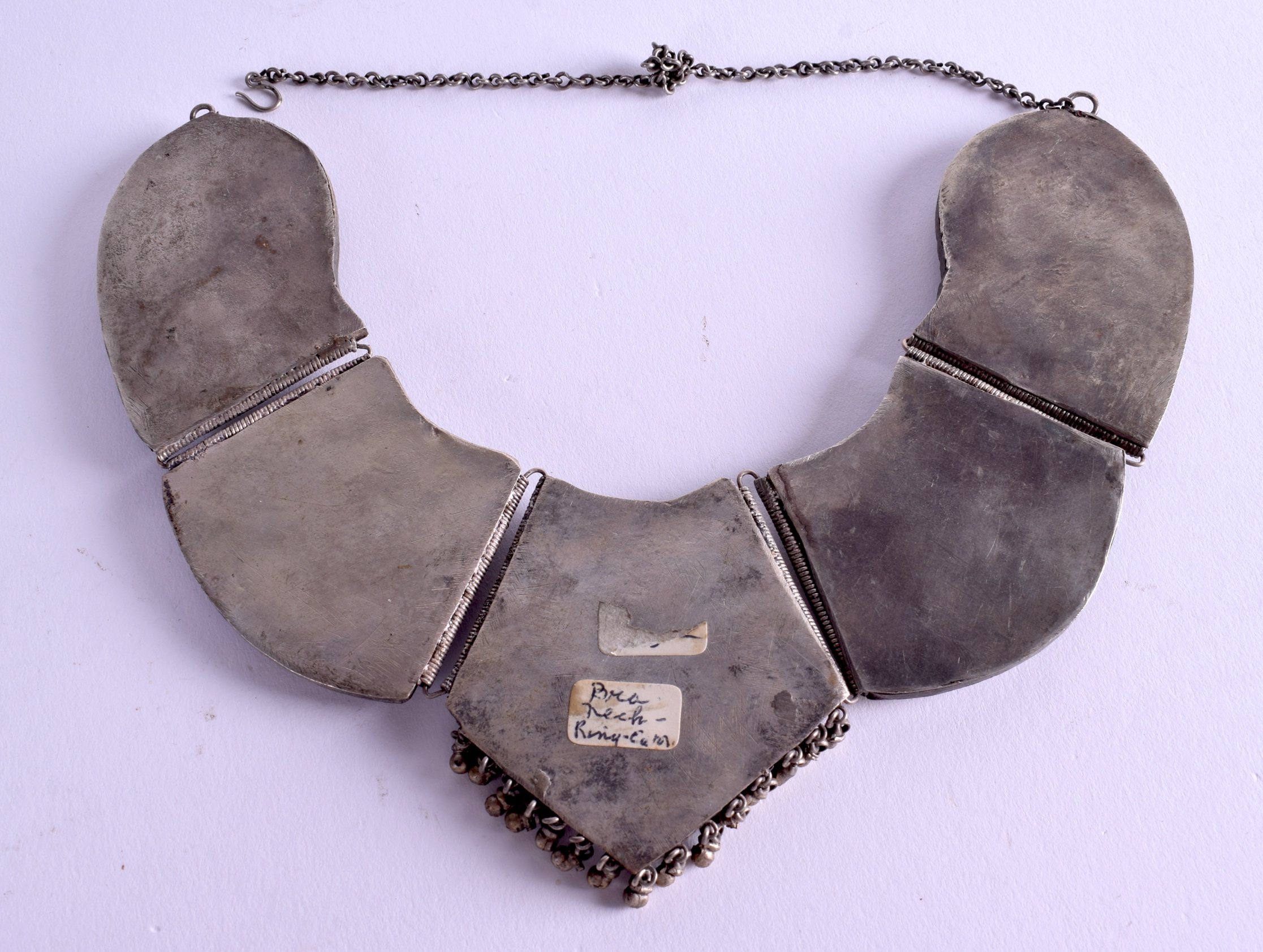 AN UNUSUAL EARLY 20TH CENTURY WHITE METAL TURQUOISE AND GARNET NECKLACE. 18 cm wide. - Image 2 of 2