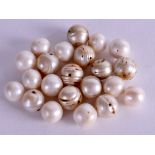 A COLLECTION OF BLISTER PEARLS. (qty)